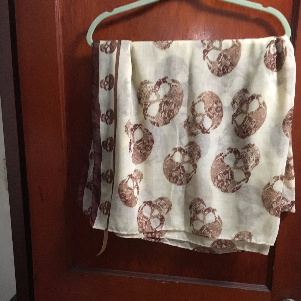 D&Y Skull Scarf